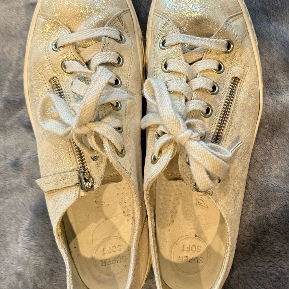 Paul Green athletic shoes size 5 1/2 (7 1/2 US) cream/ gold shimmer - Picture 2 of 4